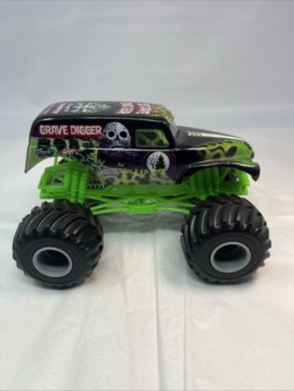 Hot Wheels Signed Monster Jam Grave Digger Giant Truck 1:10 Scale 2015 Rare 17"